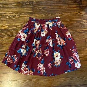 Floral pleated midi-skirt. Size L (runs small)